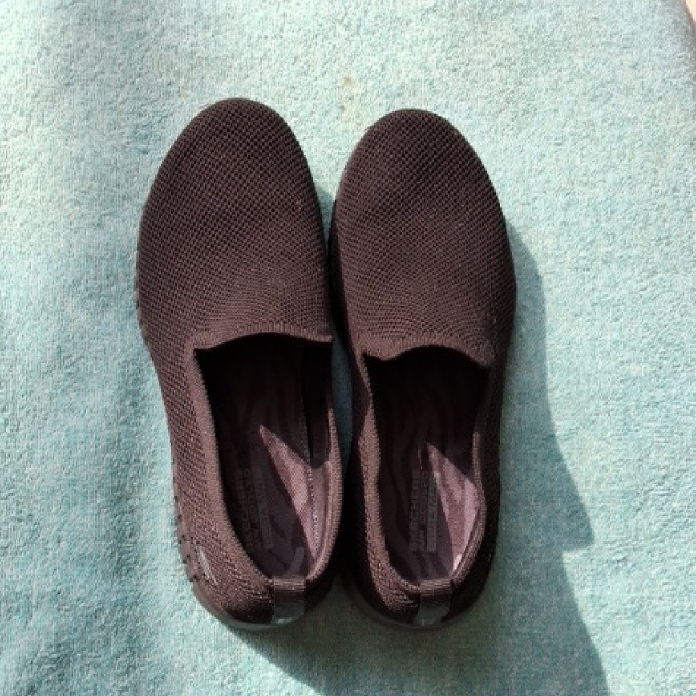 Skechers Black Slip-On Sneakers